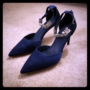 Journee Collection Loxley Pump